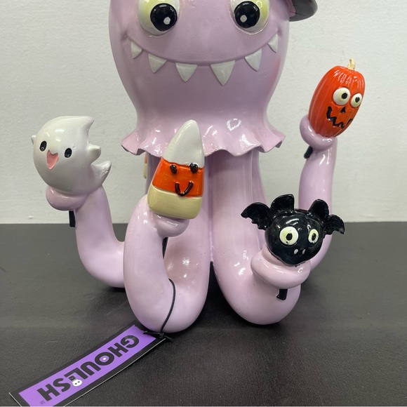 Viral Ghoulish Halloween Squid Octopus with Halloween Candy Figure - Picture 4 of 9